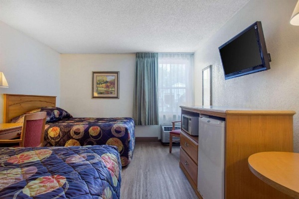 Rodeway Inn Asheville image 13