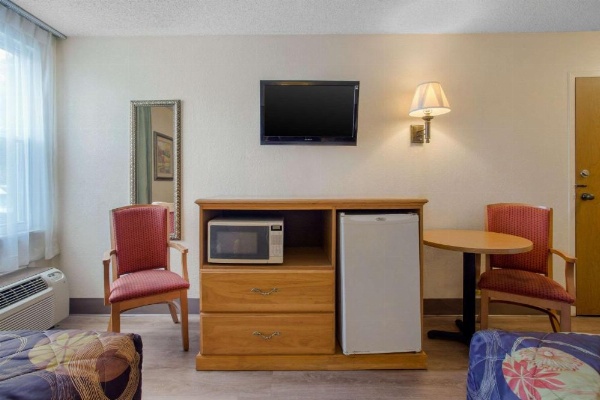 Rodeway Inn Asheville image 20